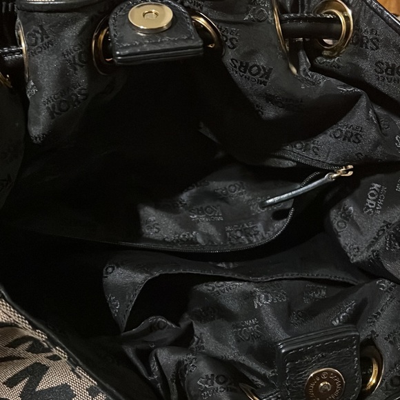 221. NWOT-Michael Kors Awesome Bag - Picture 11 of 11